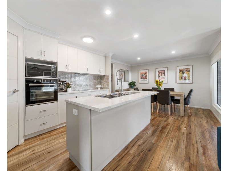 11 Wolff Street, Cotswold Hills QLD 4350