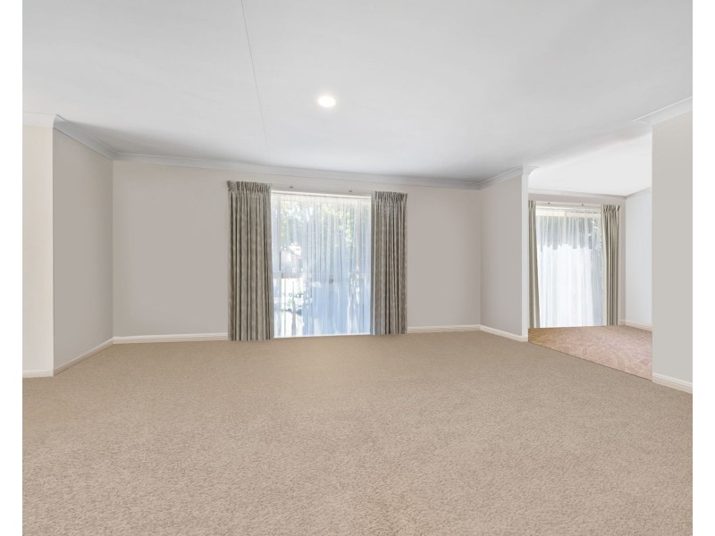8 Pixie Drive, Kearneys Spring QLD 4350