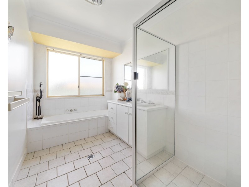 8 Pixie Drive, Kearneys Spring QLD 4350