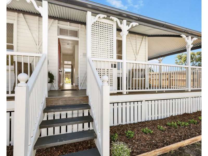 10 Bowen Street, Helidon QLD 4344