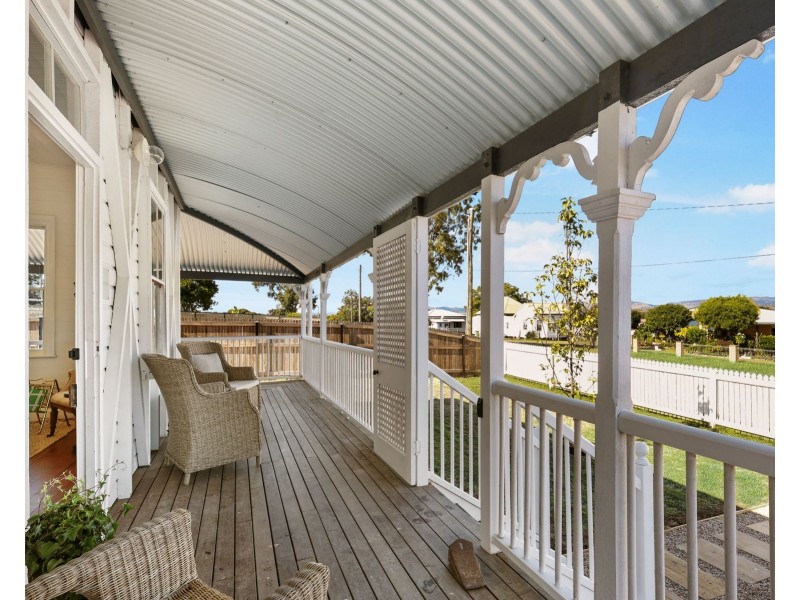 10 Bowen Street, Helidon QLD 4344