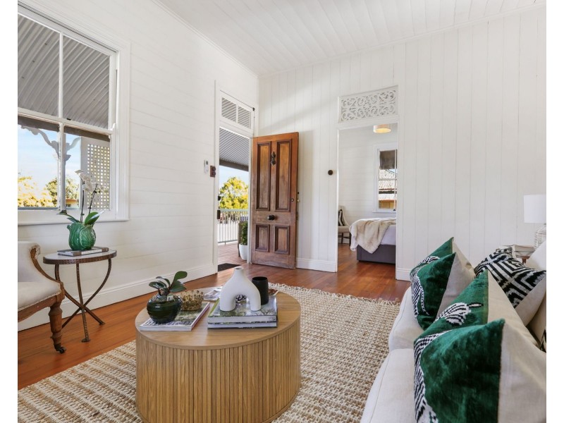 10 Bowen Street, Helidon QLD 4344