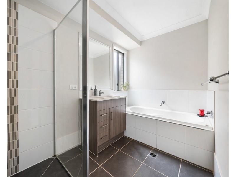 1/90 Sanctuary Drive, Cranley QLD 4350