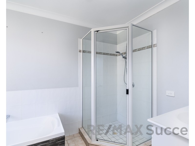 5 Willowburn Drive, Rockville QLD 4350