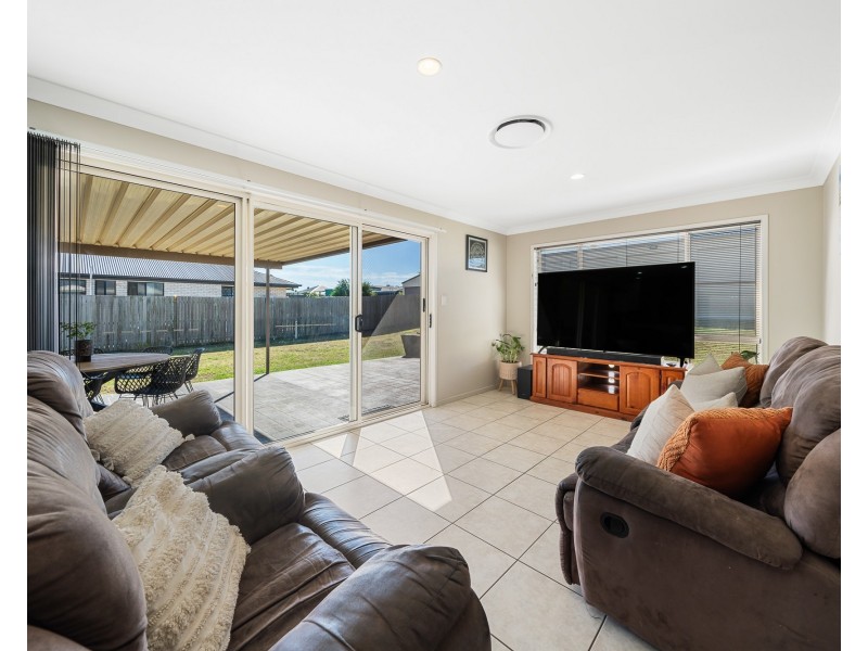 61 Belclaire Drive, Westbrook QLD 4350