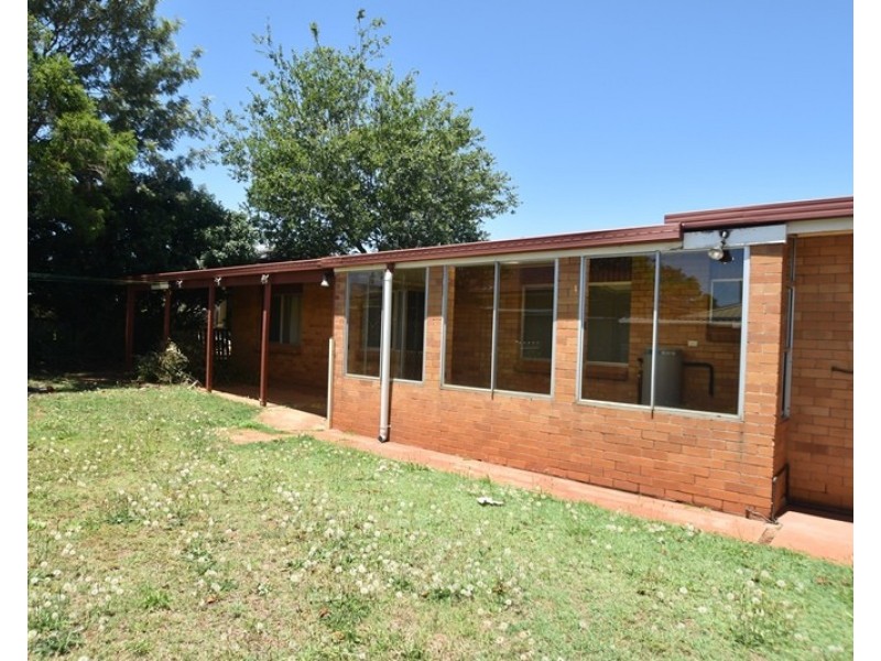15 Sprott Street, Wilsonton QLD 4350