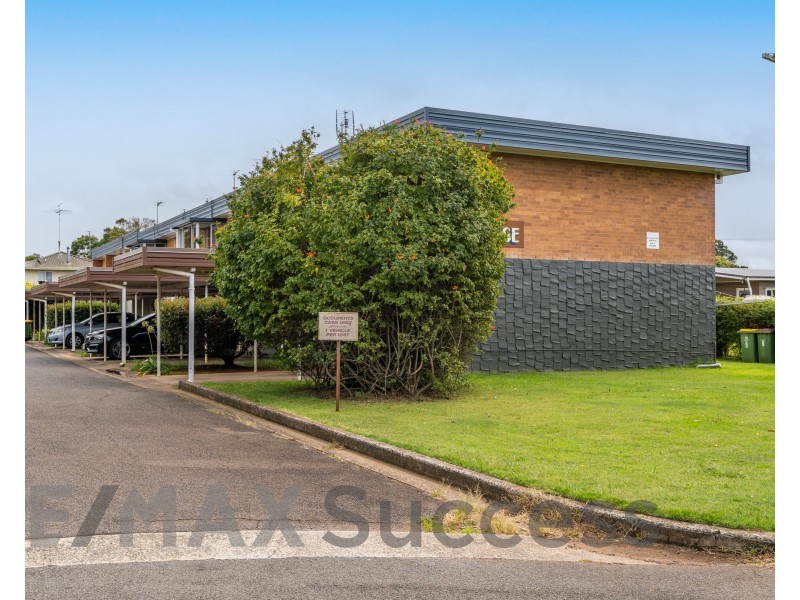 2/9 Whitefriars Street, Rockville QLD 4350