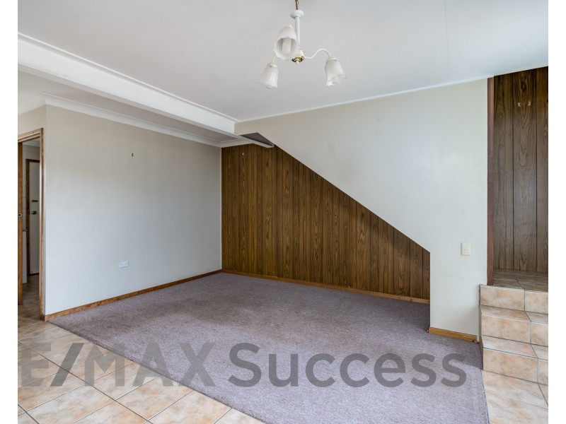 2/9 Whitefriars Street, Rockville QLD 4350
