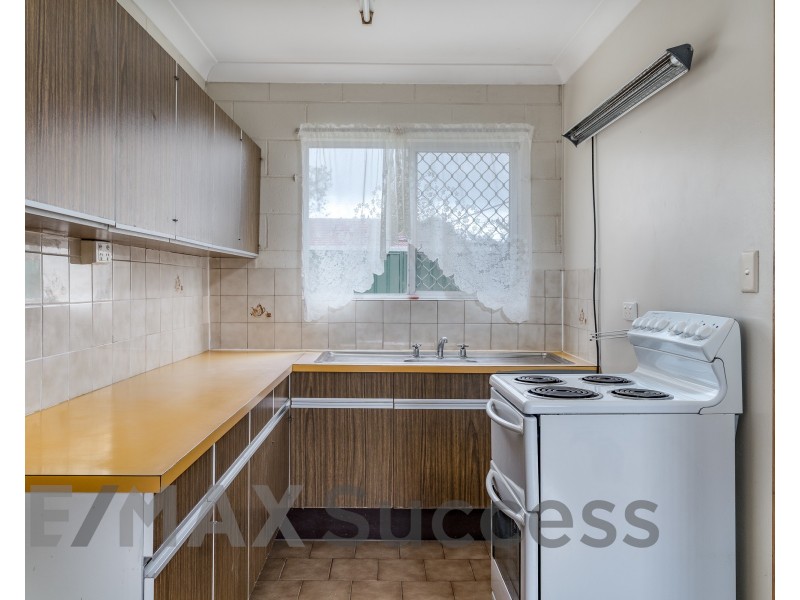 2/9 Whitefriars Street, Rockville QLD 4350