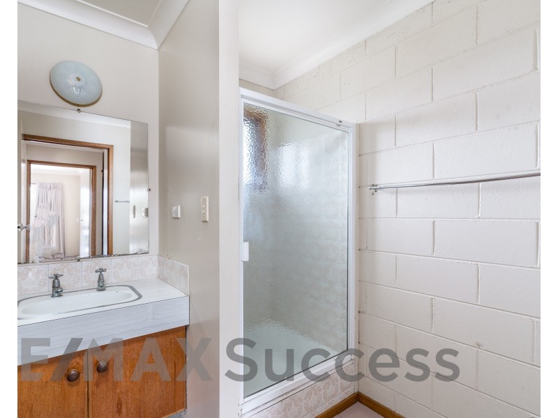 2/9 Whitefriars Street, Rockville QLD 4350