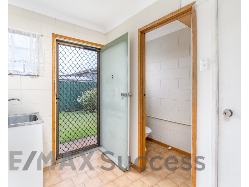 2/9 Whitefriars Street, Rockville QLD 4350