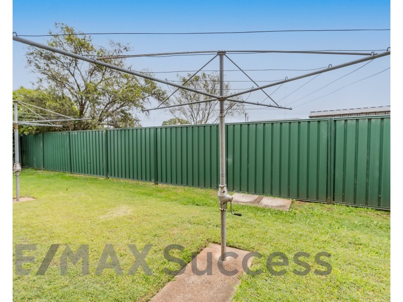 2/9 Whitefriars Street, Rockville QLD 4350