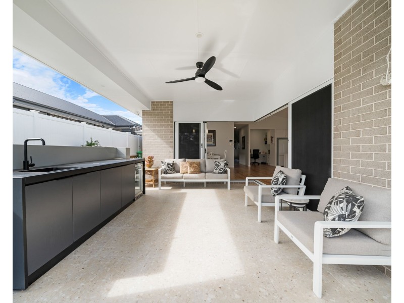 11 Fullbrook Avenue, Highfields QLD 4352