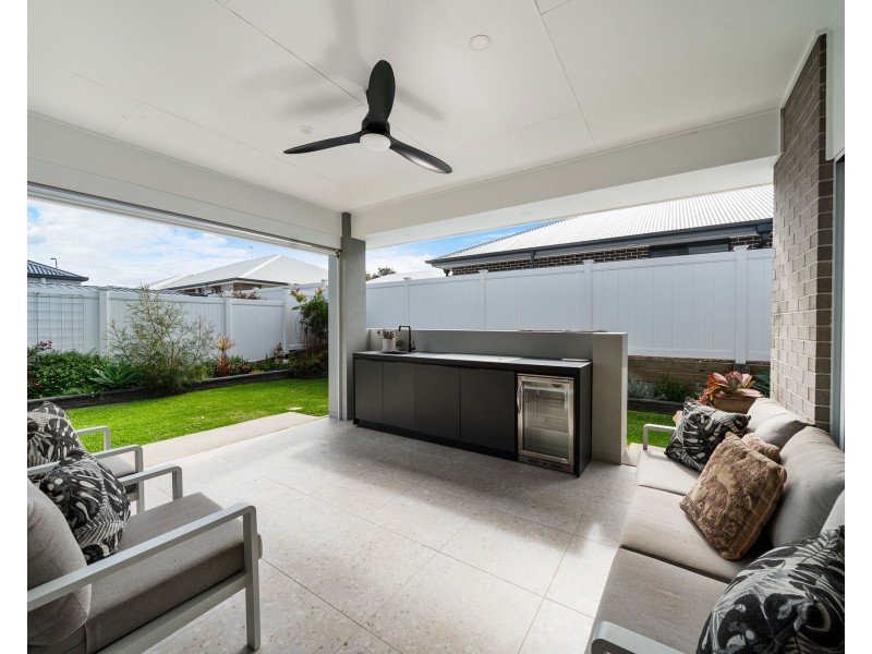 11 Fullbrook Avenue, Highfields QLD 4352