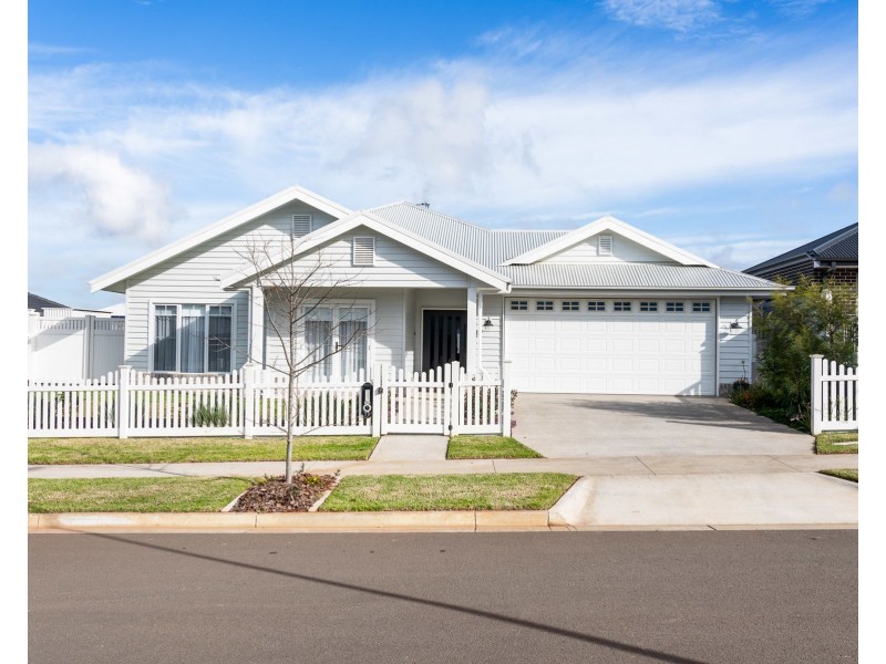 11 Fullbrook Avenue, Highfields QLD 4352