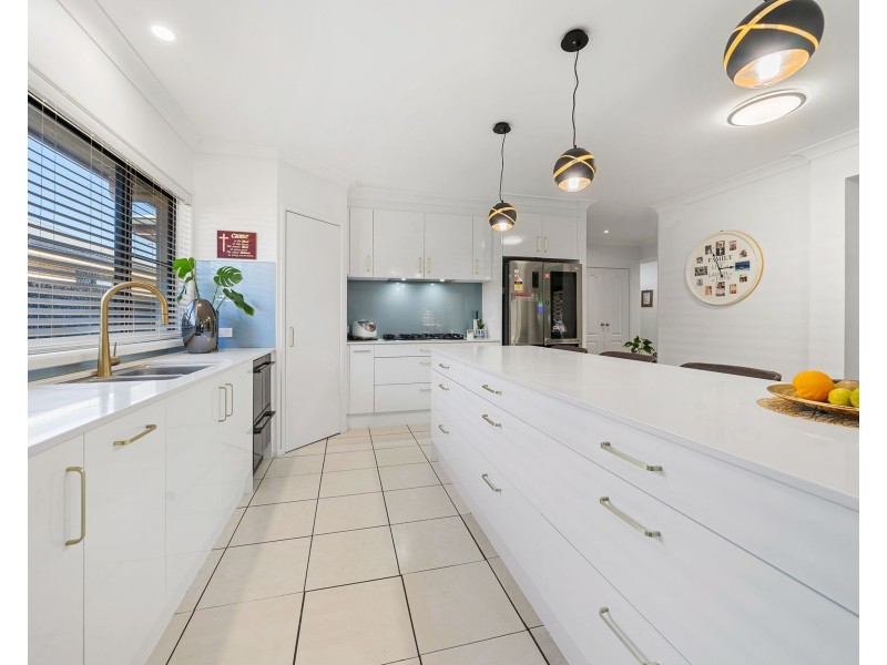 10 Cinnamon Drive, Glenvale QLD 4350