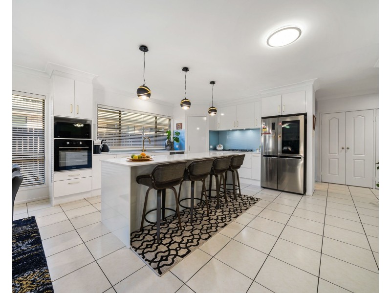 10 Cinnamon Drive, Glenvale QLD 4350