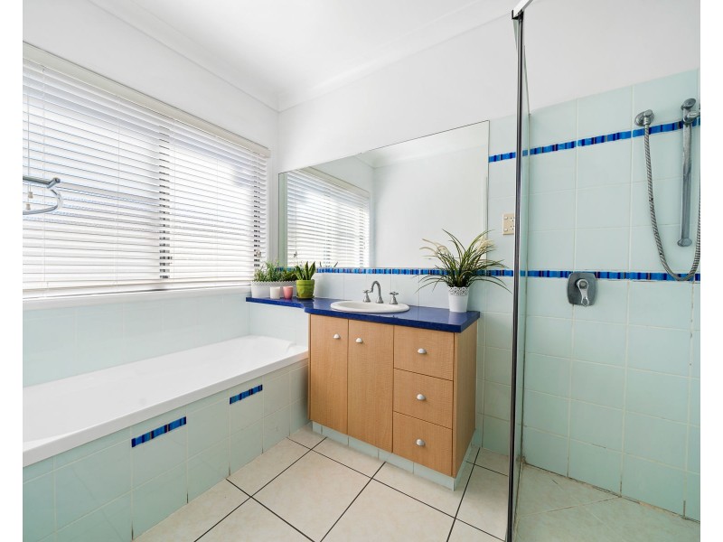10 Cinnamon Drive, Glenvale QLD 4350