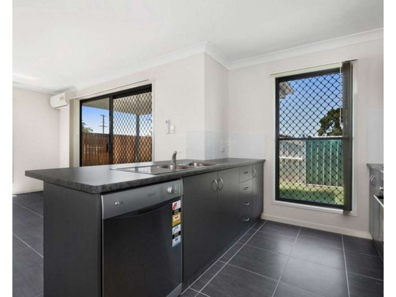 2/324a West Street, Kearneys Spring QLD 4350