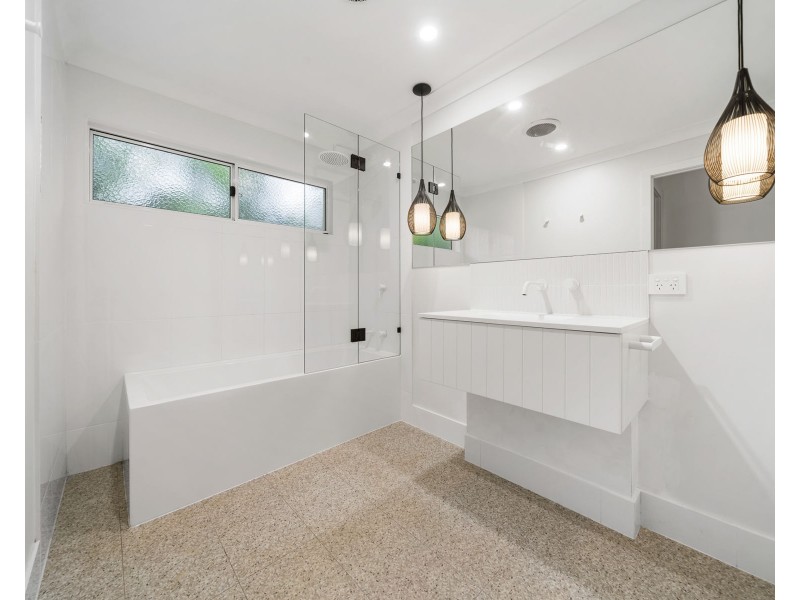 17 Elizabeth Street, Withcott QLD 4352