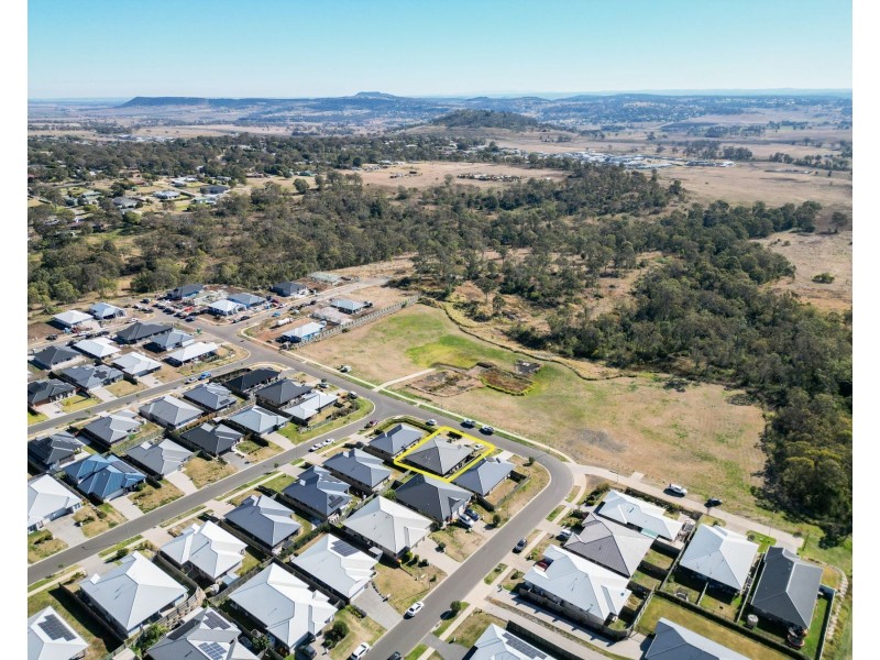 Unit at 4 Melanie Street, Cotswold Hills QLD 4350