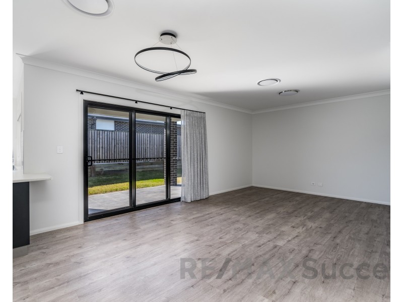 6 McAulay Avenue, Highfields QLD 4352