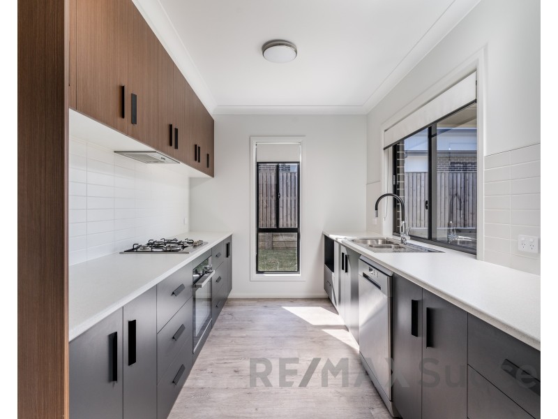 6 McAulay Avenue, Highfields QLD 4352