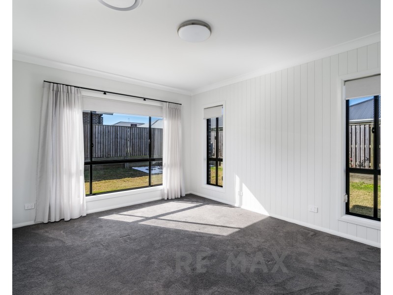 6 McAulay Avenue, Highfields QLD 4352