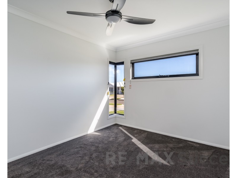 6 McAulay Avenue, Highfields QLD 4352