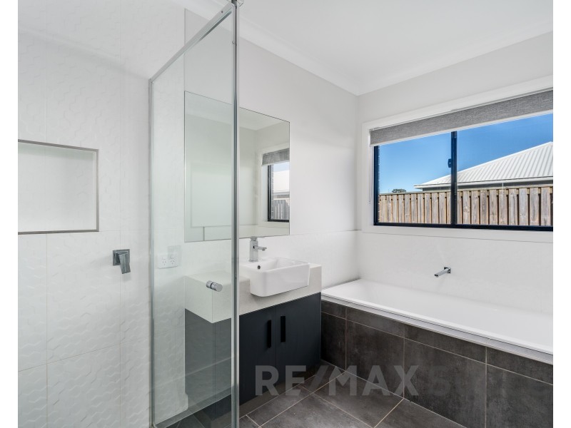 6 McAulay Avenue, Highfields QLD 4352