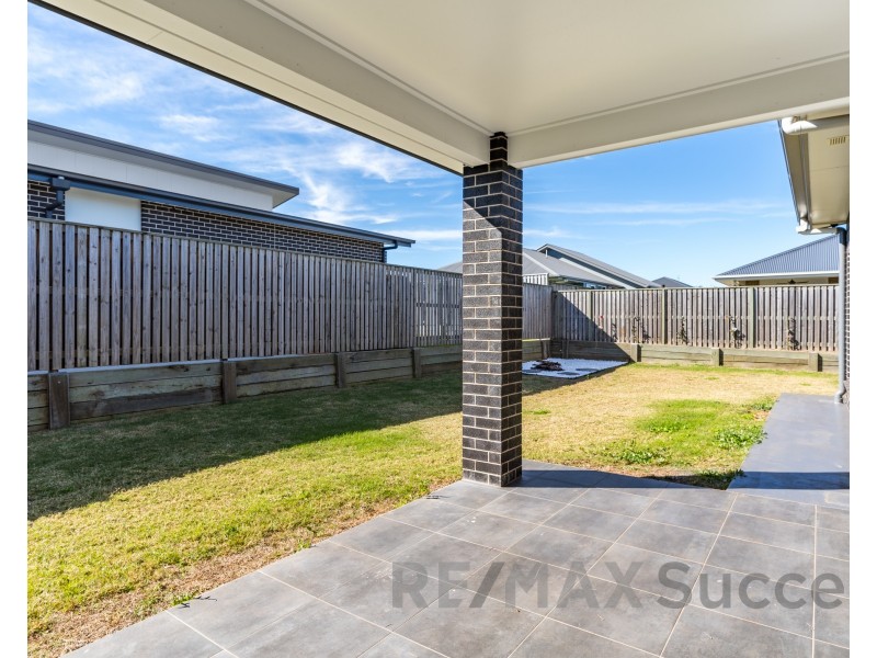 6 McAulay Avenue, Highfields QLD 4352