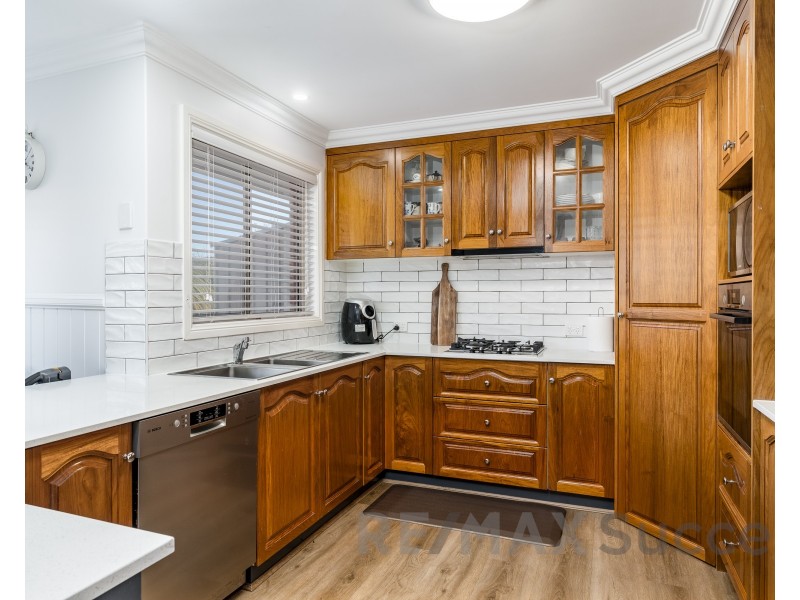 18 Prime Minister Drive, Middle Ridge QLD 4350