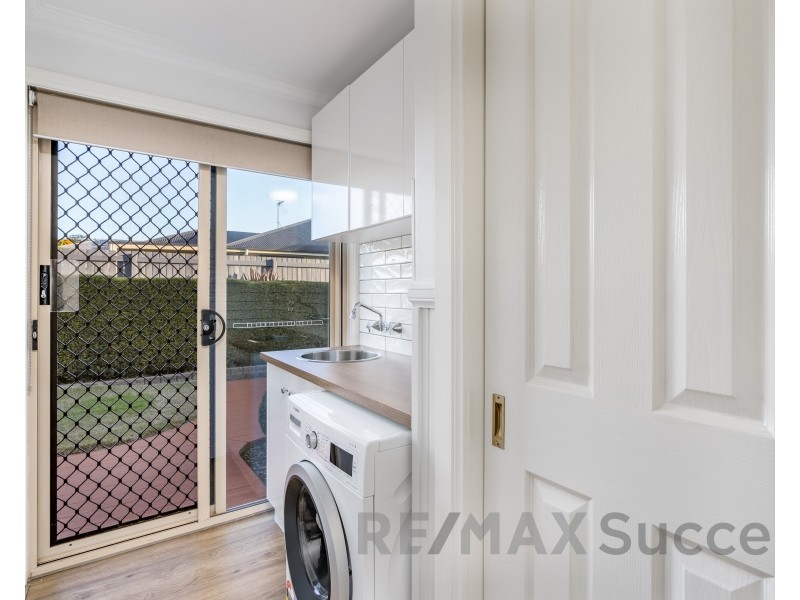 18 Prime Minister Drive, Middle Ridge QLD 4350