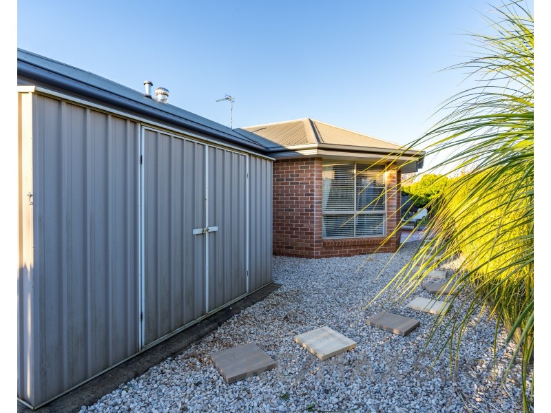 18 Prime Minister Drive, Middle Ridge QLD 4350