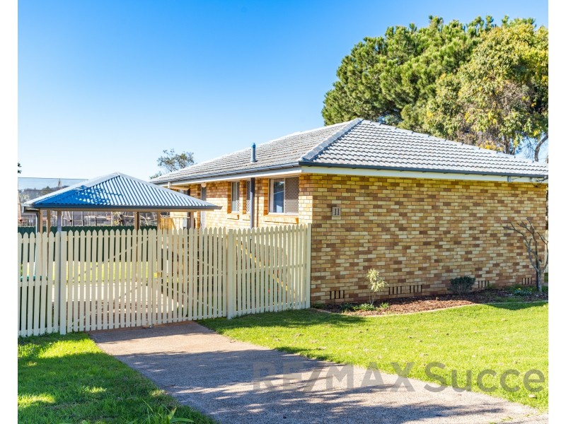 11 Charter Crescent, Rockville QLD 4350