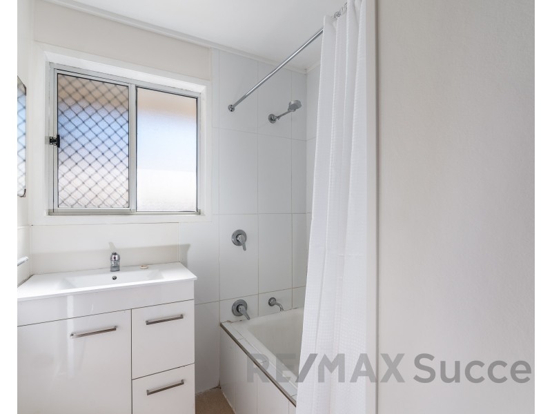 11 Charter Crescent, Rockville QLD 4350