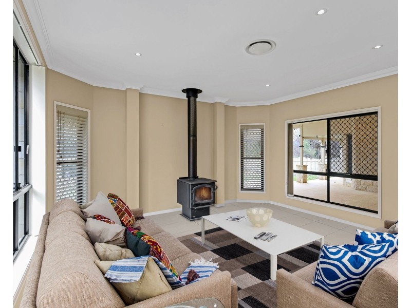 15 Harvey Court, Glenvale QLD 4350