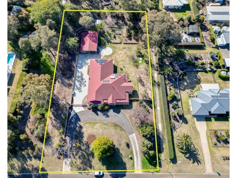 15 Harvey Court, Glenvale QLD 4350