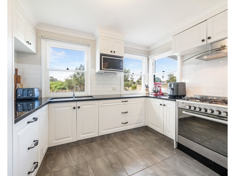 11 Lobwein Street, Meringandan West QLD 4352