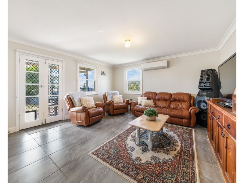 11 Lobwein Street, Meringandan West QLD 4352