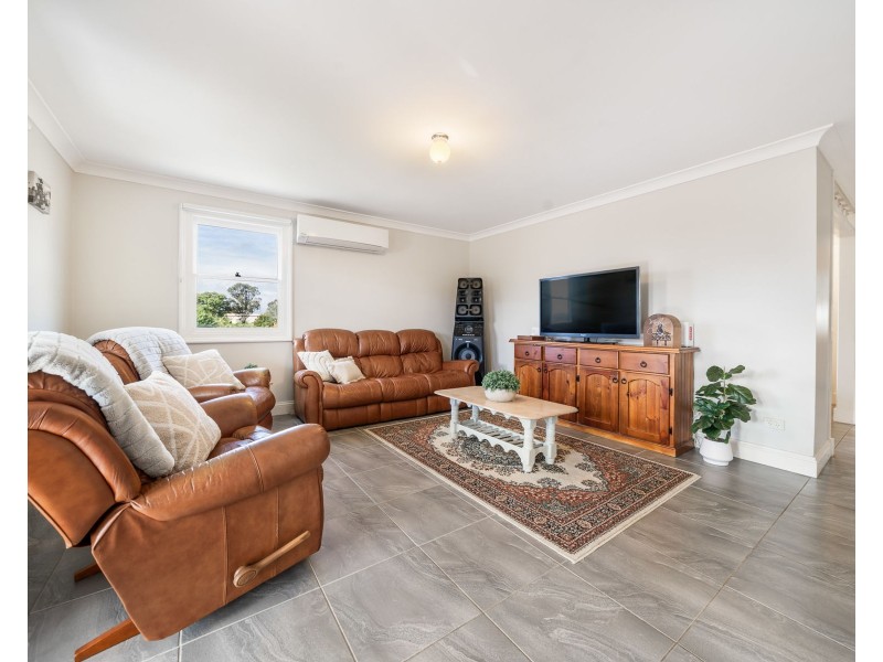 11 Lobwein Street, Meringandan West QLD 4352