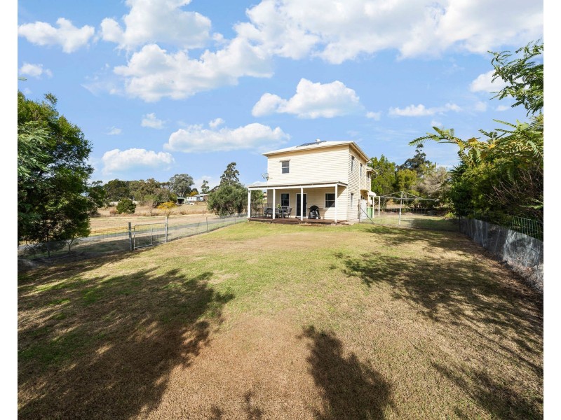 11 Lobwein Street, Meringandan West QLD 4352