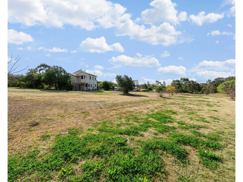 11 Lobwein Street, Meringandan West QLD 4352