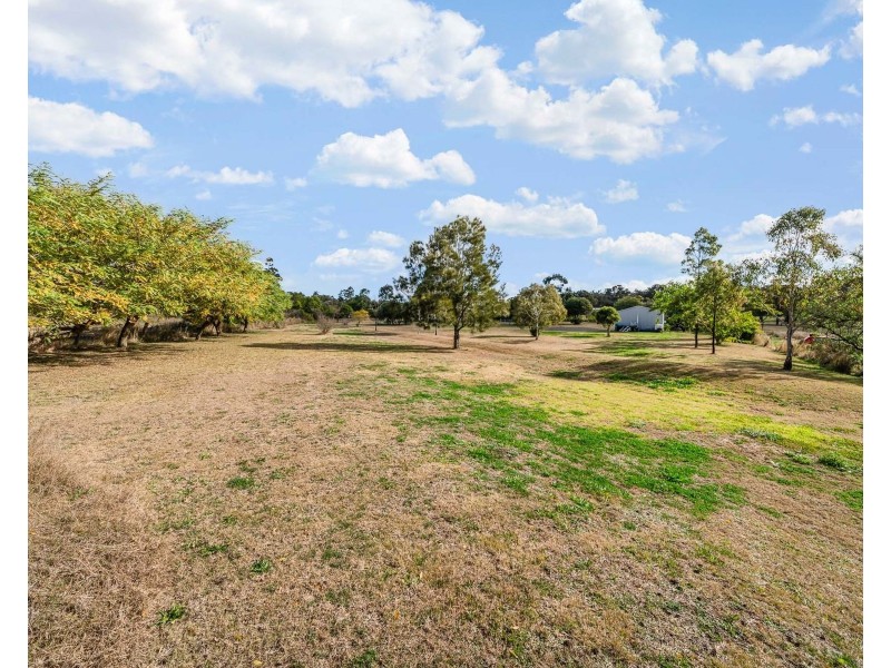 11 Lobwein Street, Meringandan West QLD 4352