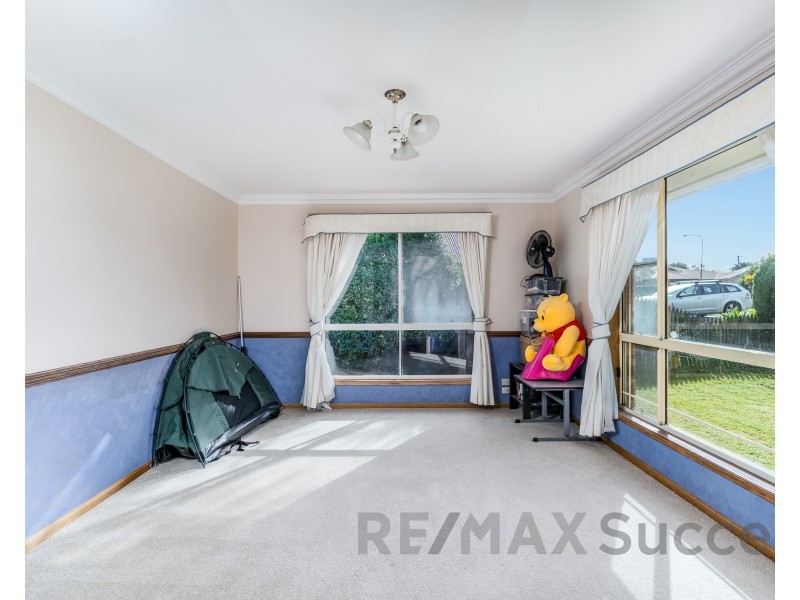 30 Weis Crescent, Middle Ridge QLD 4350