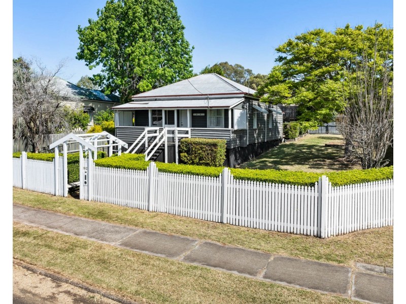 182 Jellicoe Street, Newtown QLD 4350
