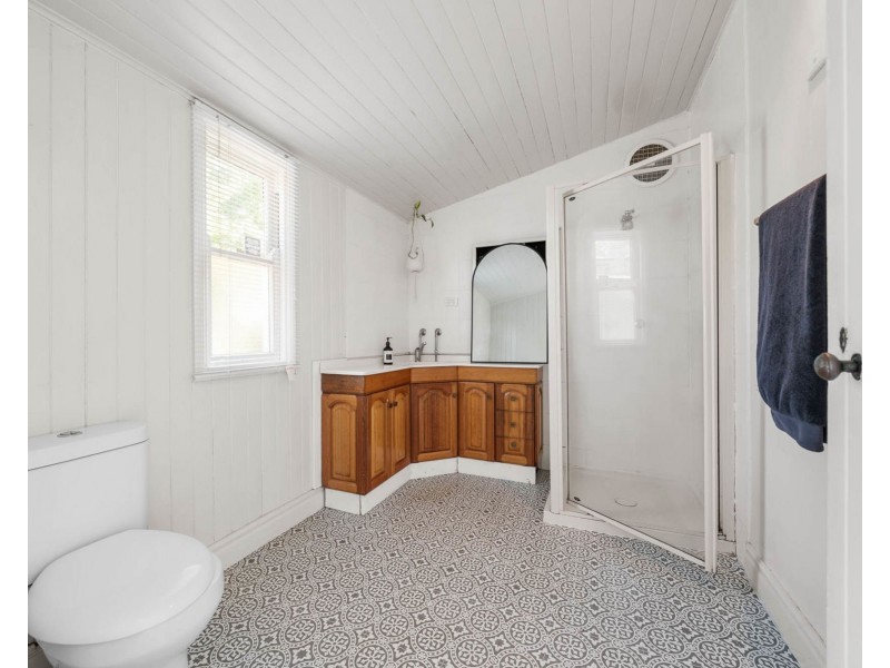 182 Jellicoe Street, Newtown QLD 4350