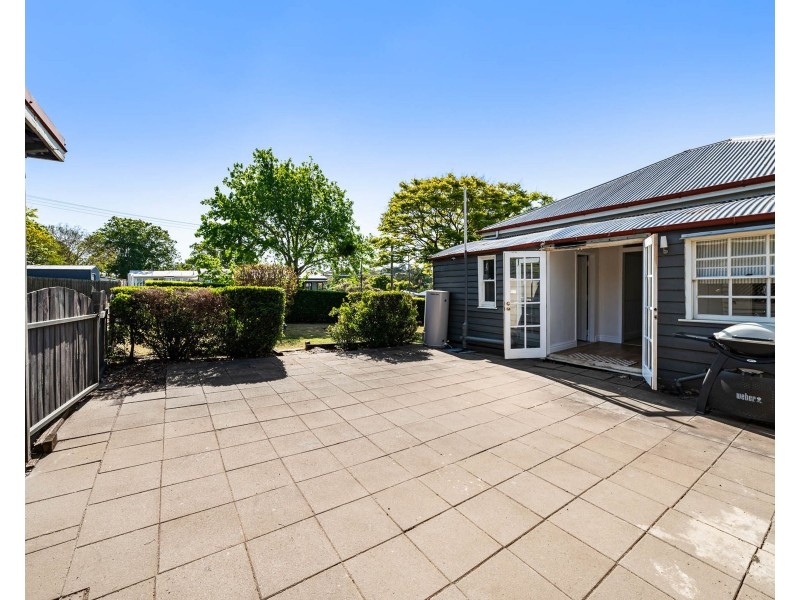 182 Jellicoe Street, Newtown QLD 4350