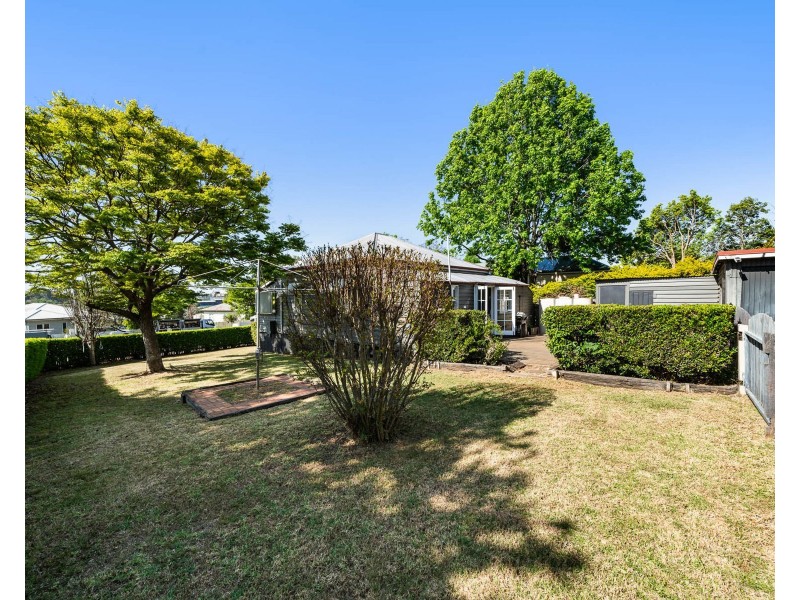182 Jellicoe Street, Newtown QLD 4350