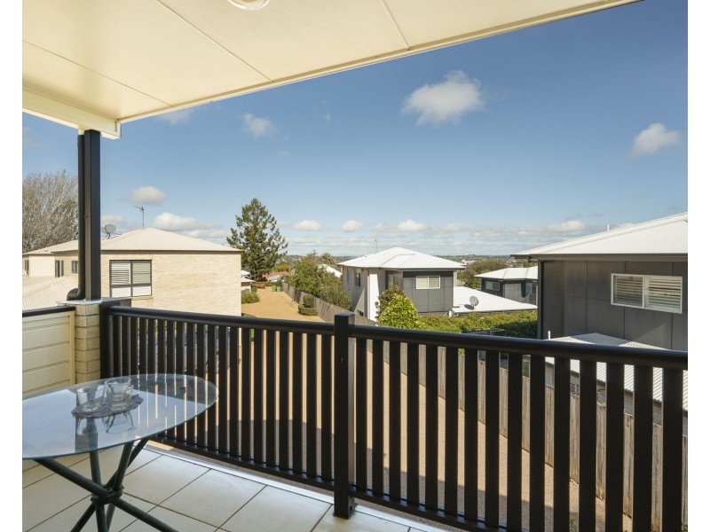6/51 Jellicoe Street, Mount Lofty QLD 4350